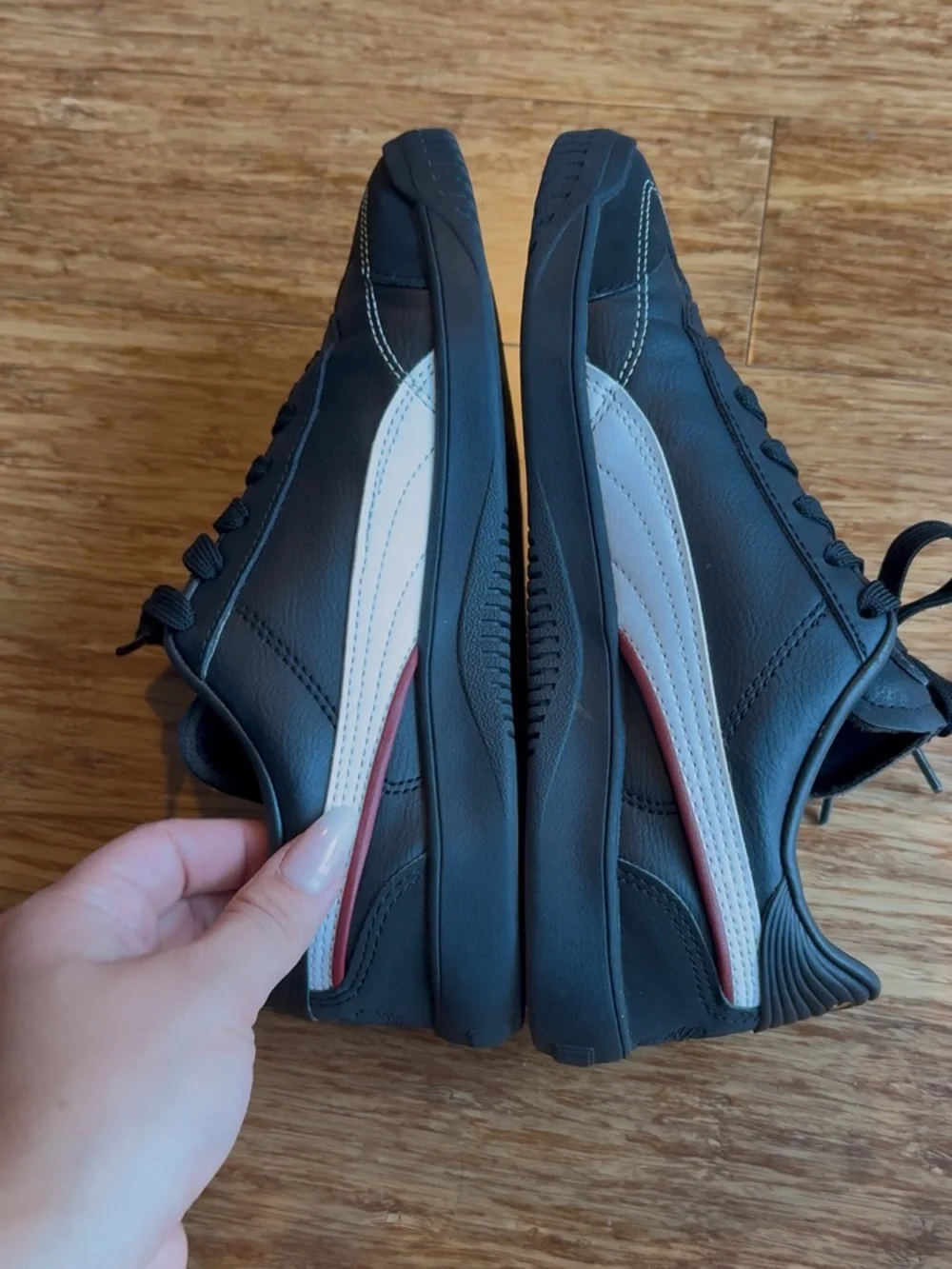 Puma woman’s Black Leather Sneakers with White Stripe - Picture 6 of 8